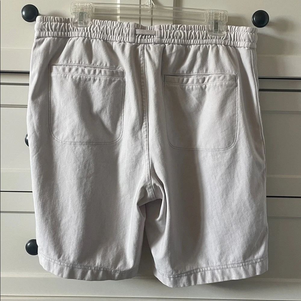 Athleta Men’s Birch Grey Farallon 9” Bermuda Shorts UPF50+ w/ Pockets - Size 12 - Picture 5 of 8